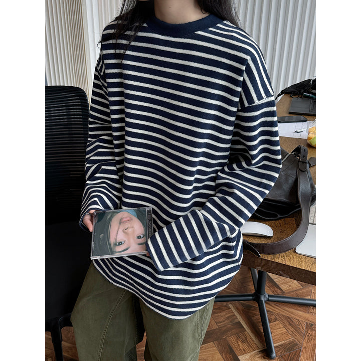 Women's Striped Oversize Knit Sweater with Boxy Silhouette and Ribbed Round Neck