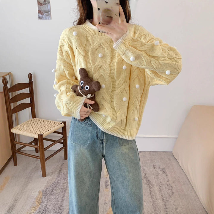 Pull en maille pour femmes avec texture en double câble et pompons décoratifs Chic & Stil