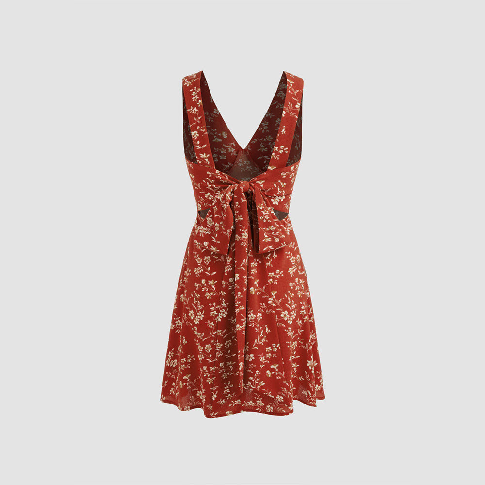 Robe mini florale pour femmes avec décolleté en V profond et coupe moulante Chic & Stil