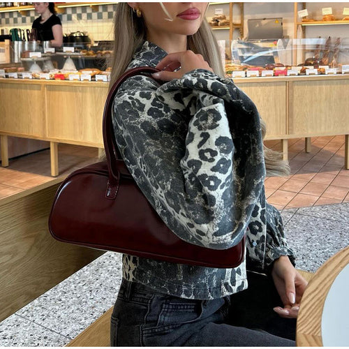Elegant retro design handbag for ladies with an ergonomic carry handle Amarae