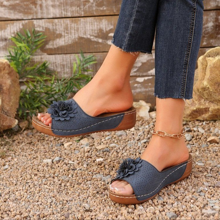 Comfortable floral sandals for women with breathable inserts and elegant floral decoration Lune London