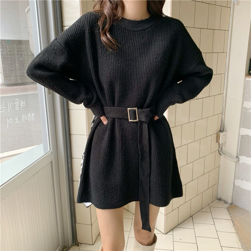 Robe tricotée pour femmes avec ceinture à la taille et fine structure en côtes Chic & Stil