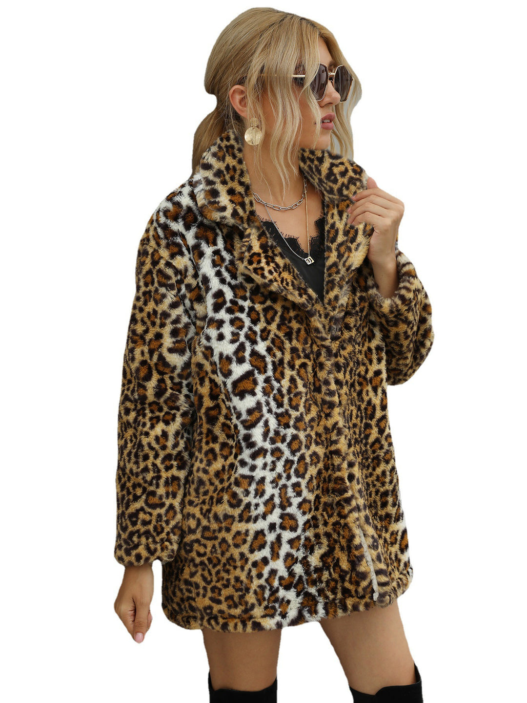 Women's faux fur jacket with a luxurious leopard pattern and a modern cut Lune London