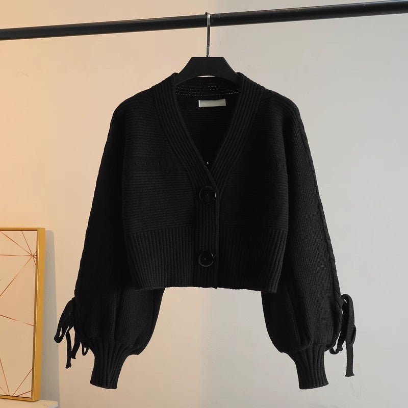 Cardigan féminin à la mode avec des manches volumineuses et des détails de bouton Chic & Stil