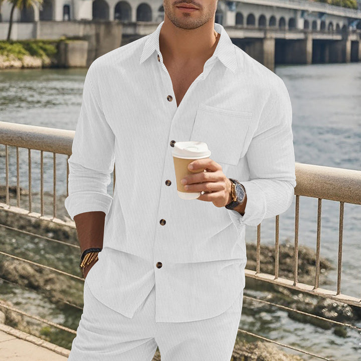 Shirt for men with a fine striped pattern and a practical chest pocket Lune London