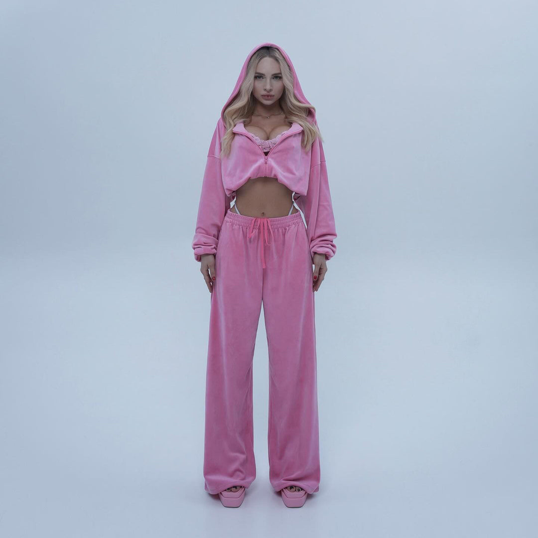 Casual sporty outfit for women with cropped hoodie and wide leg trousers Lune London