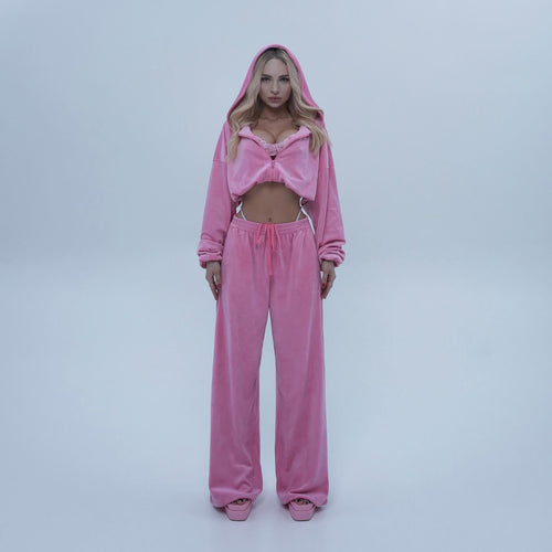 Casual sporty outfit for women with cropped hoodie and wide leg trousers Amarae