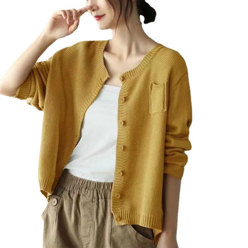 Cardigan pour femmes à devant ouvert avec des détails de boutons décoratifs Chic & Stil