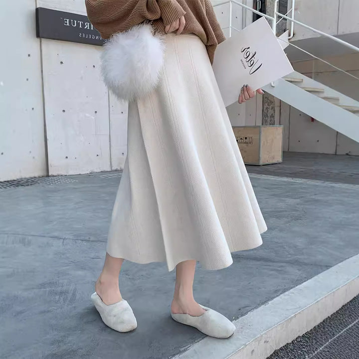 Long knit skirt for ladies, flared with a fine texture Lune London