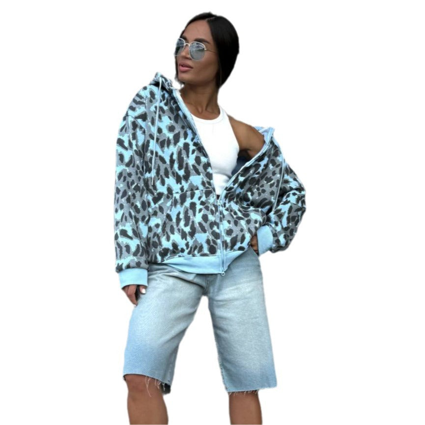 Women's hoodie with a modern animal print and practical pockets Lune London