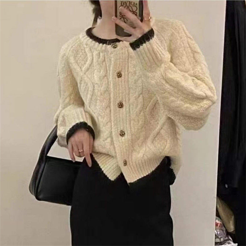 Cardigan féminin en tricot épais avec un élégant motif en torsades et des boutons décoratifs Chic & Stil