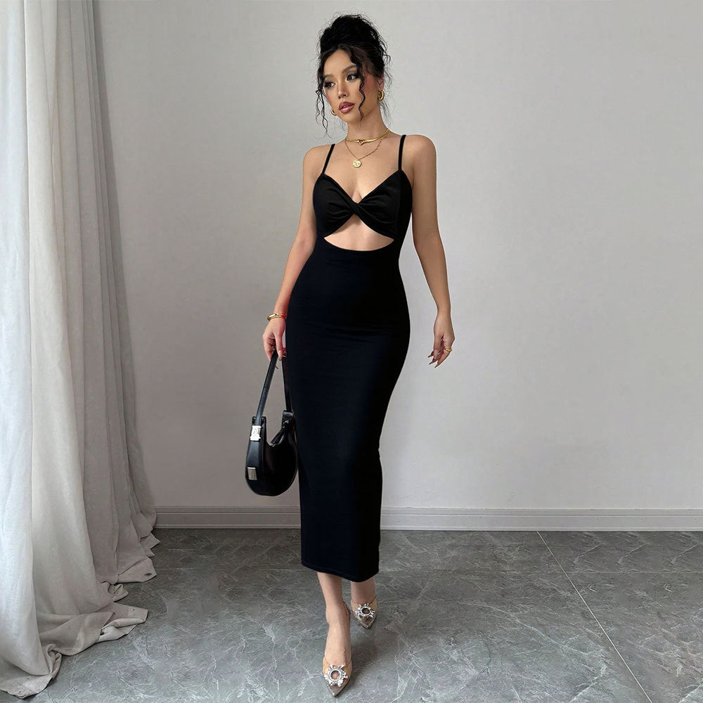 Robe midi ajustée pour femmes avec découpe élégante et fines bretelles spaghetti Chic & Stil