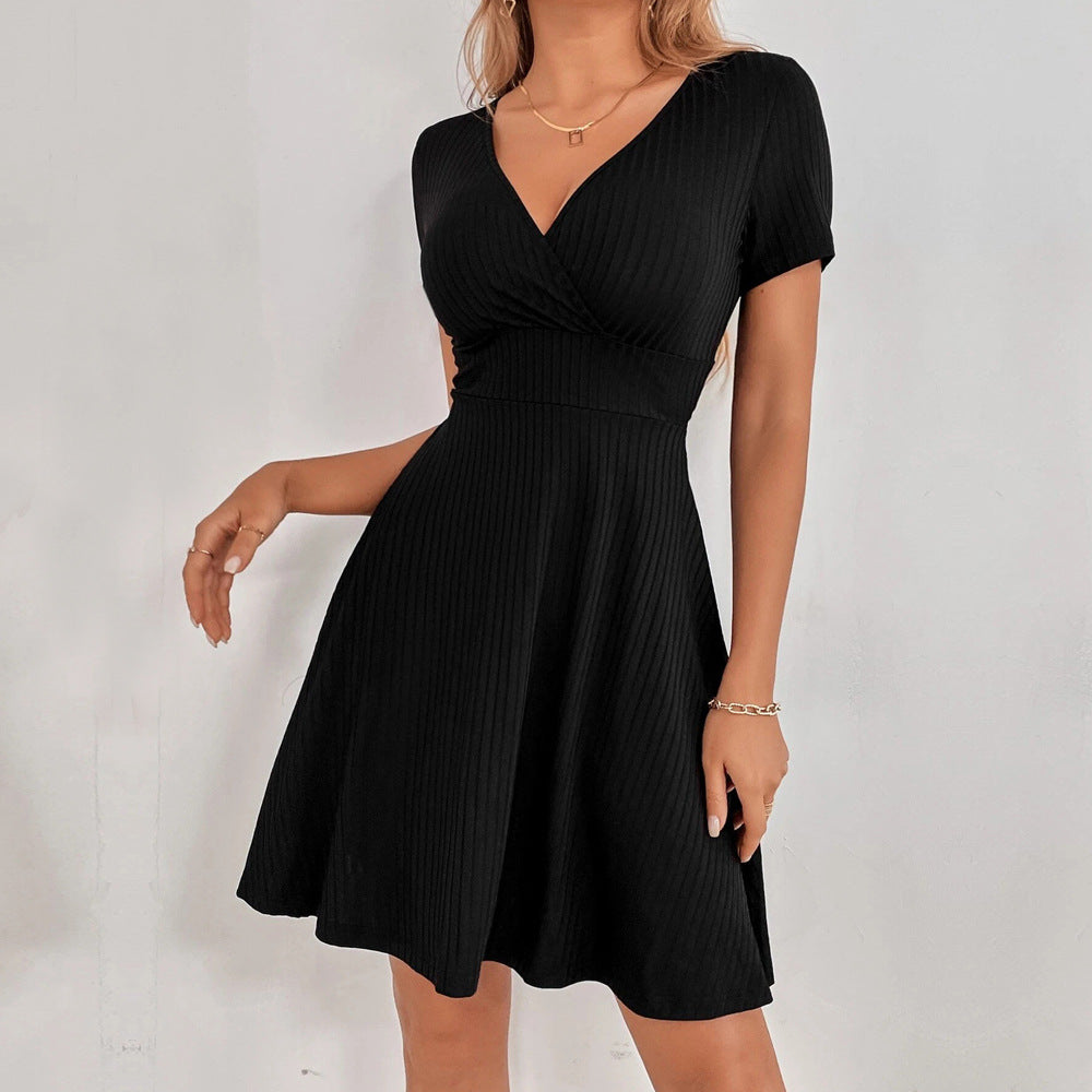 Casual dress for women with open back and bow detail Chic & Stil