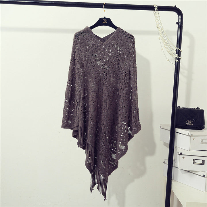 Ladies elegant poncho with decorative lace pattern Lune London