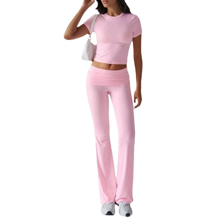 Ensemble de sport pour femmes avec haut ajusté et leggings évasés Chic & Stil