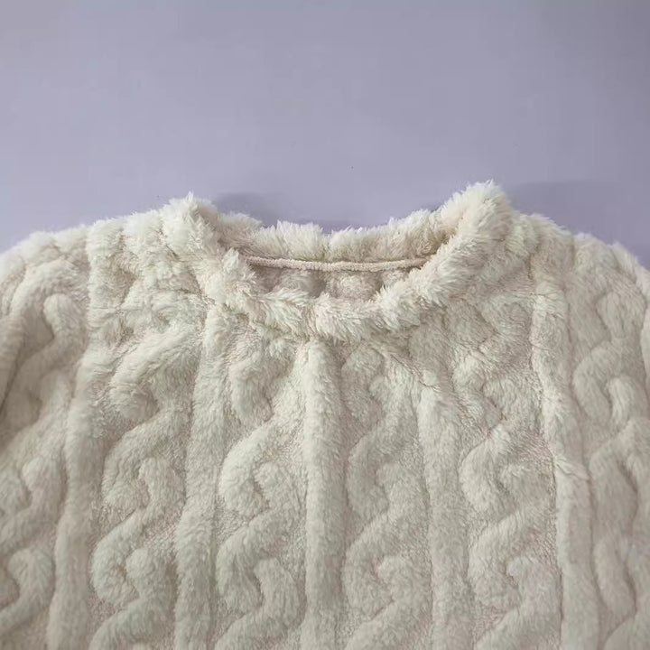 Knitted loungewear set for women with textured pattern and elastic waistband Lune London