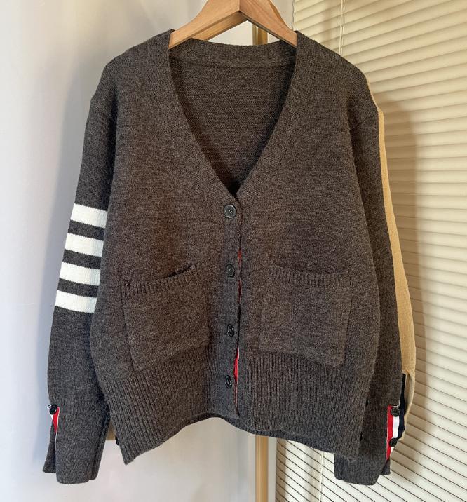 Knit jacket for women with high pockets and graphic accents Lune London
