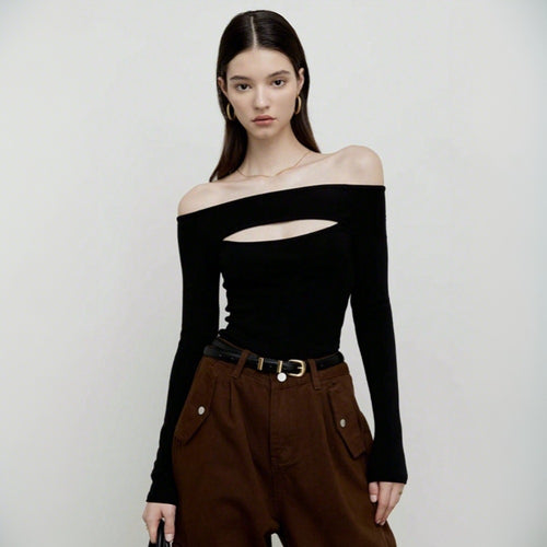 Top ajusté pour femmes avec encolure asymétrique et manches longues Chic & Stil
