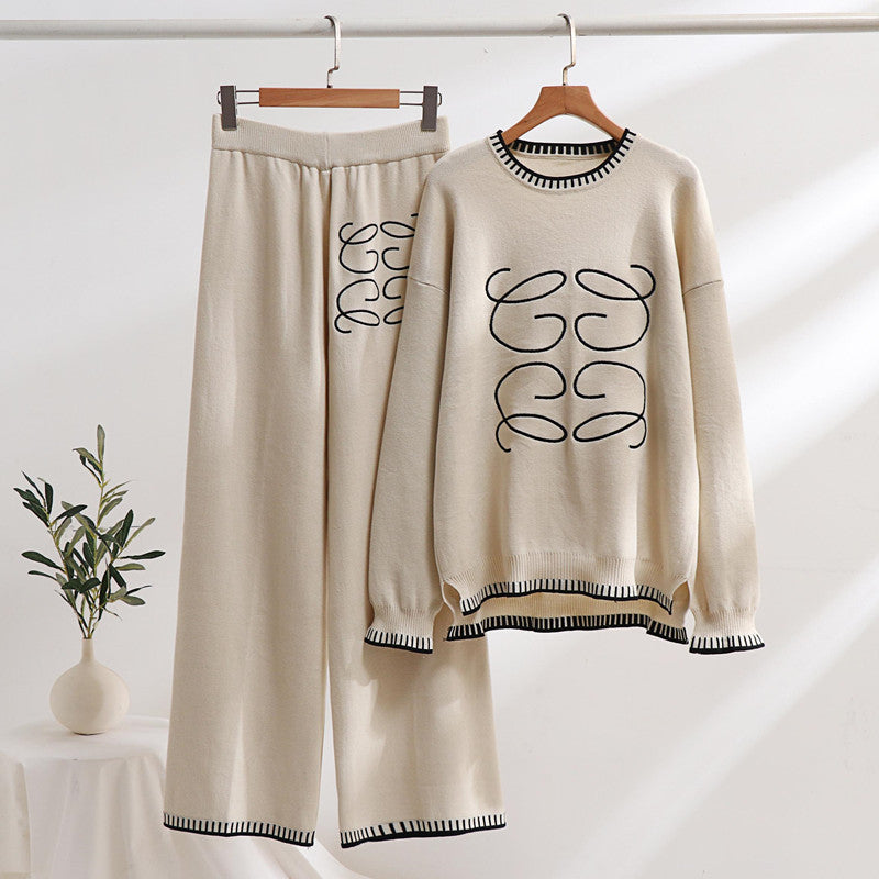 Casual women's sweatshirt set with graphic design and stylish contrast details Lune London