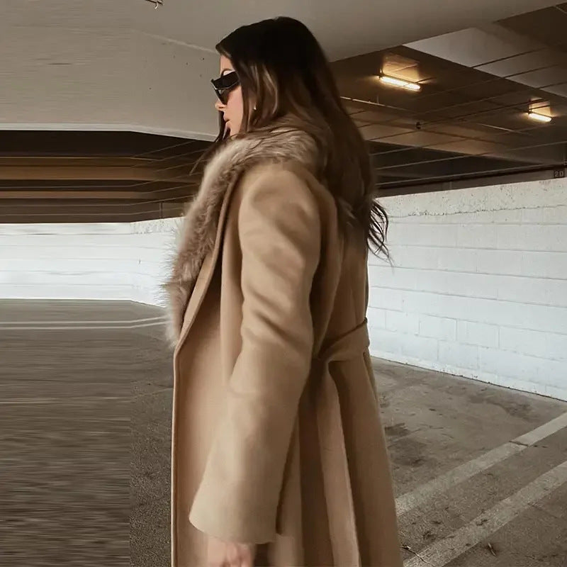 Ladies Elegant Coat with Luxurious Fur Collar Lune London