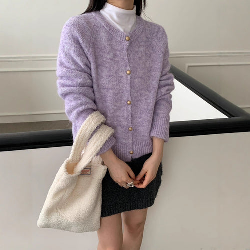 Cardigan en tricot moelleux pour femmes avec un col rond confortable et de vrais boutons Chic & Stil