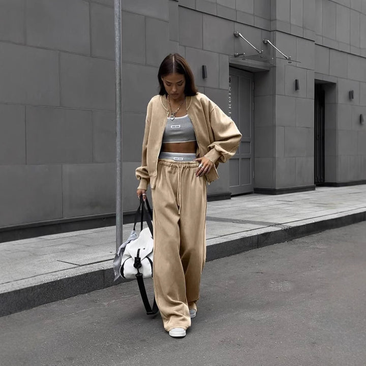 Casual outfit for women with wide pants and sporty jacket Lune London