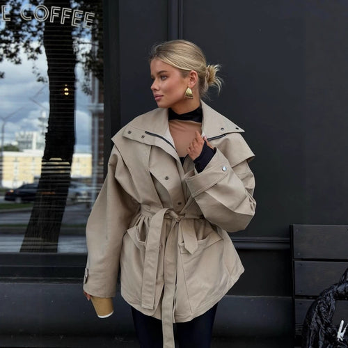 Veste utilitaire pour femmes à coupe moderne avec poches pratiques et ceinture Chic & Stil