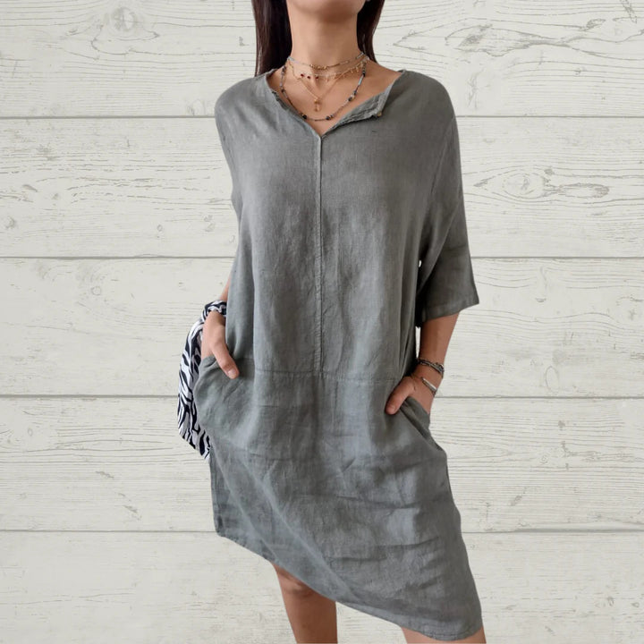 Linen dress for women with V-neckline and practical pockets Lune London