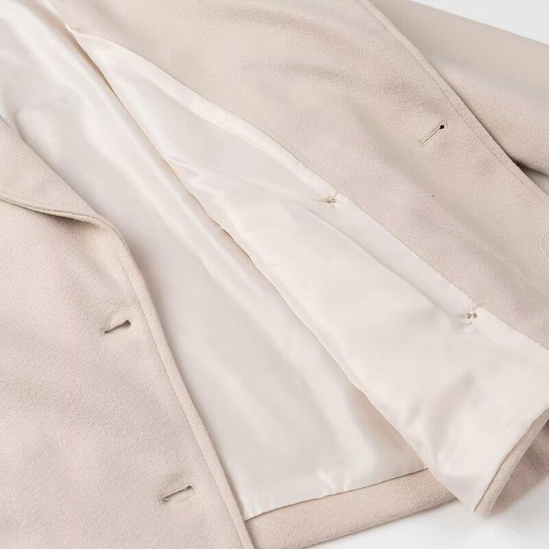 Elegant wool coat for women with double-breasted closure and modern details Lune London
