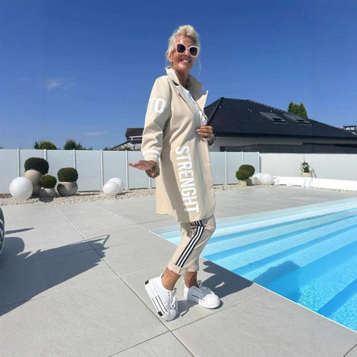 Manteau trench décontracté pour femmes avec des rayures à la mode et une lettre stylée Chic & Stil