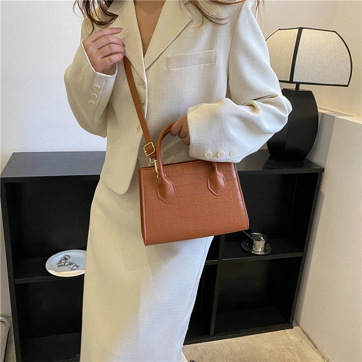 Chic Und Stil | Divina Small-Sized Clutches Handbag