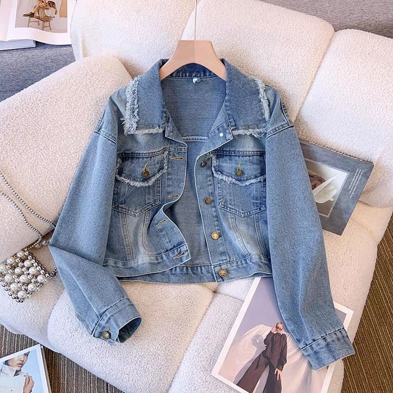 Veste en denim cropped pour femmes avec franges et détails de boutons Chic & Stil