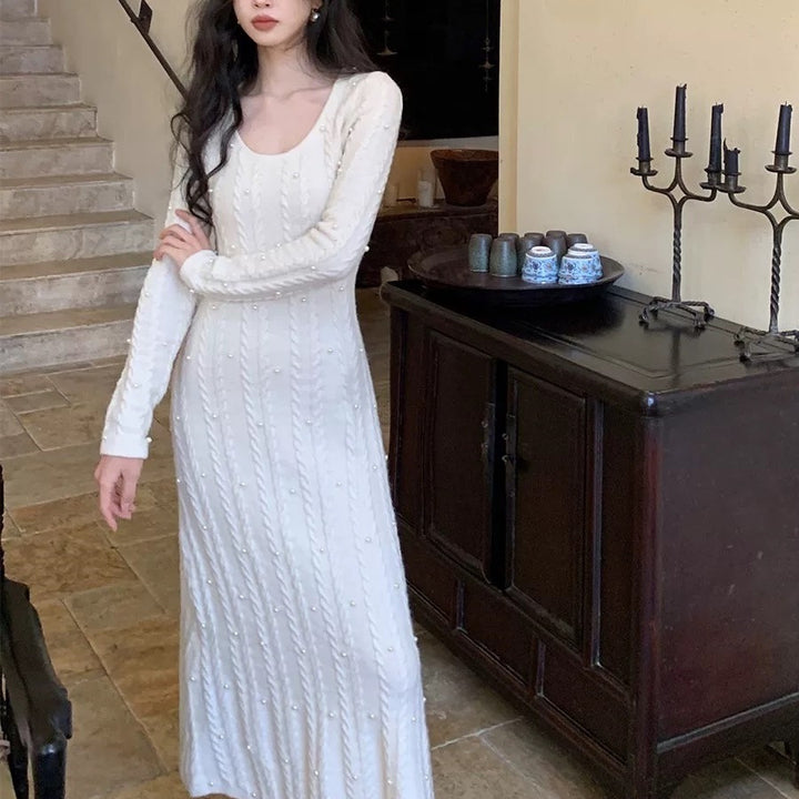 Robe en tricot pour femmes avec design en cable et embellissement en perles Chic & Stil