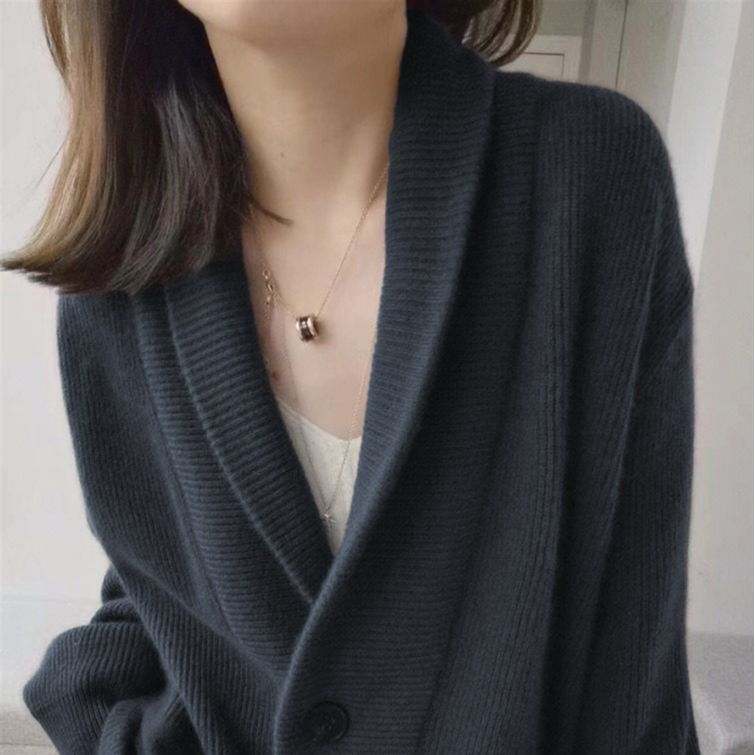 Gilet en tricot confortable pour femmes avec larges revers et poches