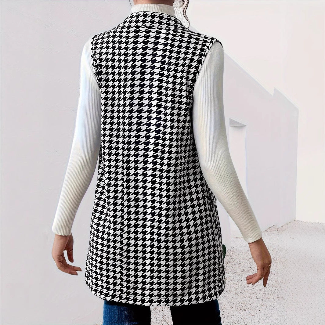 Modern ladies' vest with houndstooth pattern and elegant button placket Lune London