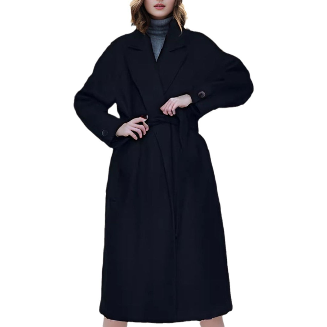 Women elegant coat with a minimalist design and high-quality details Lune London