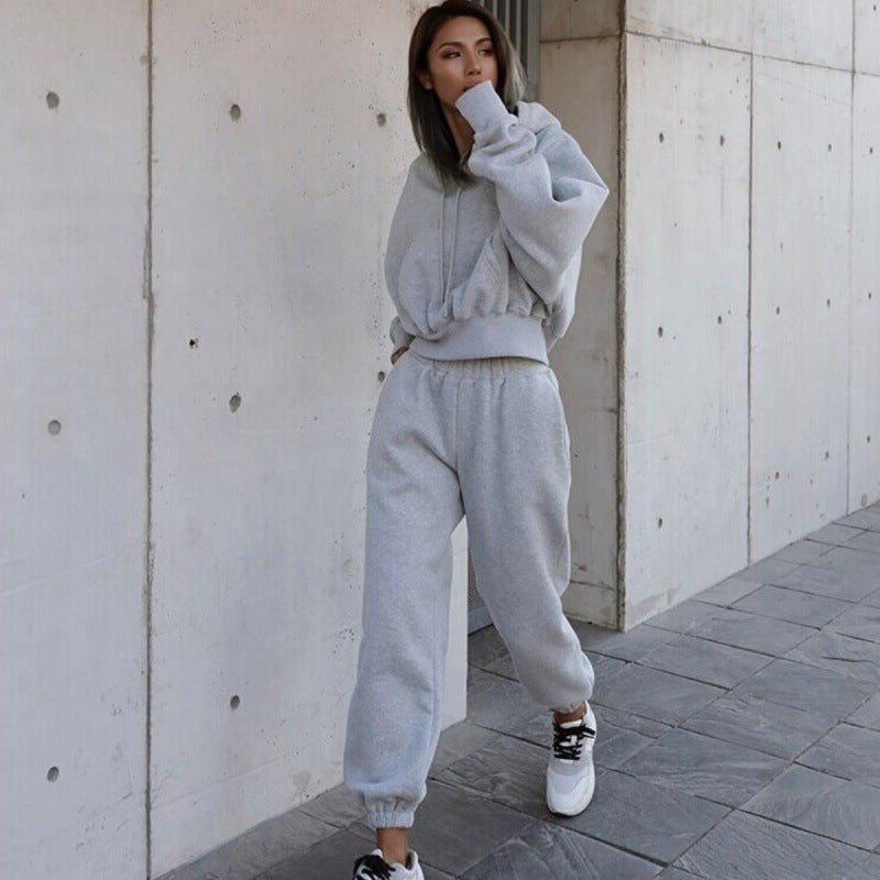 Ensemble de sweat à capuche crop sportif pour femmes et pantalon de jogging Chic & Stil
