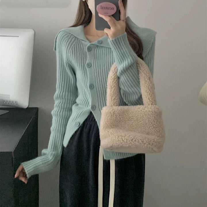 Cardigan pour femmes avec col élégant et détails de boutons Chic & Stil