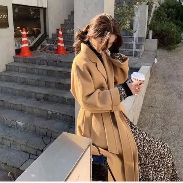 Women elegant winter coat with double button placket and generous pockets Chic & Stil