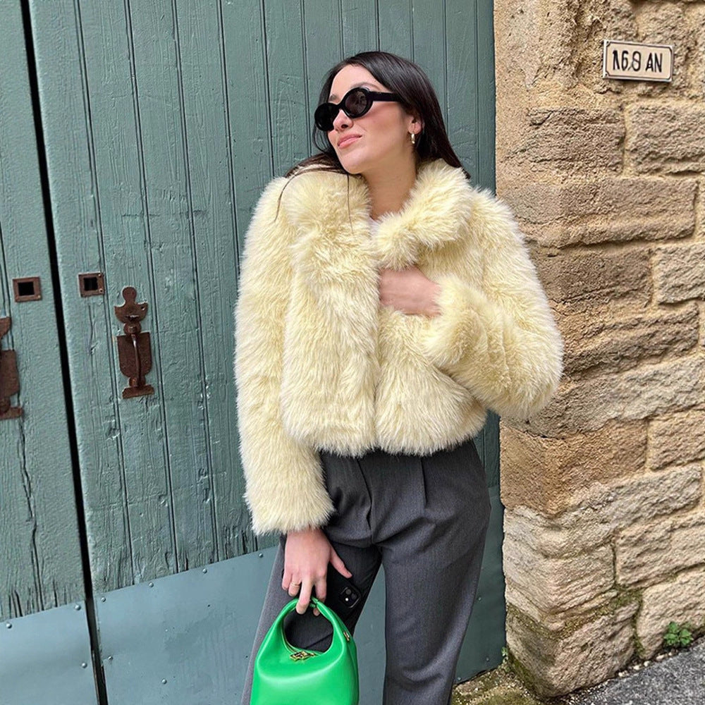 Women's short-cut faux fur melton with voluminous shawl collar and shaggy texture Amarae