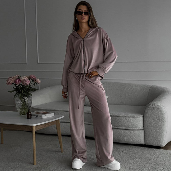 Women's sporty lounge set with a loose fit and pockets Lune London