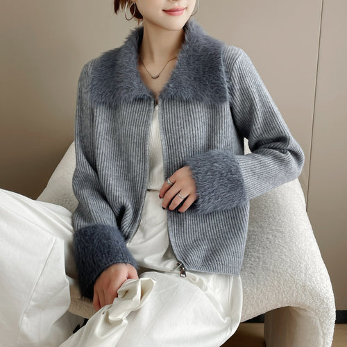 Cardigan pour femme avec col en fausse fourrure luxueuse et drapé en tricot côtes