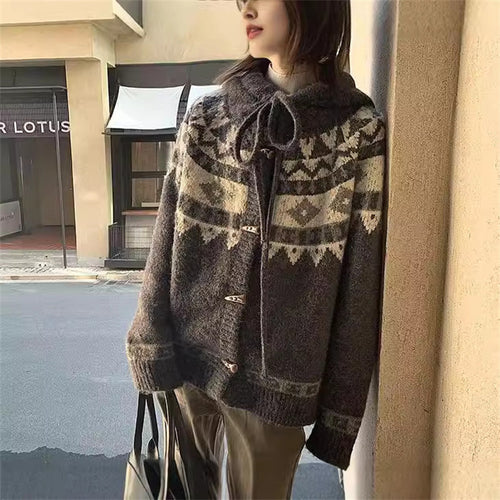 Cardigan en tricot confortable pour femmes avec capuche et motifs traditionnels Chic & Stil