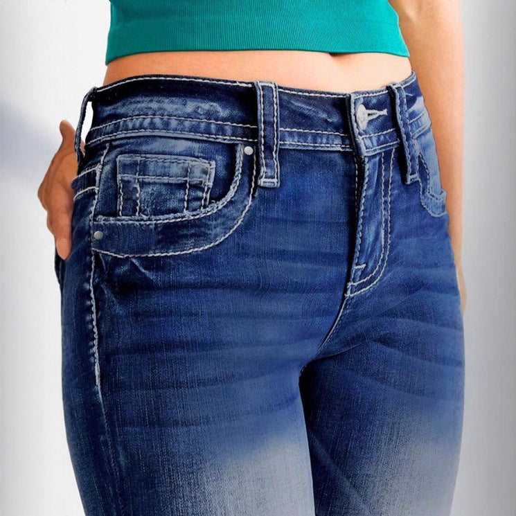 Women's cropped jeans with turn-up, mid-rise waist and used wash Amarae