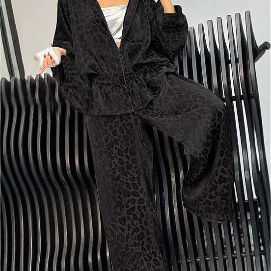 Lady casual jumpsuit with trendy leopard print and loose fit Lune London