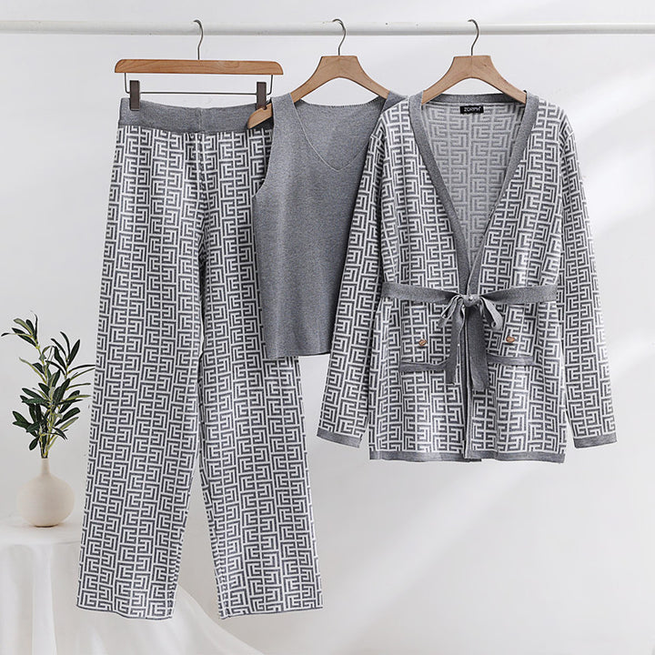 Fashionable and luxurious women's lounge set with an elegant pattern and practical pockets Lune London