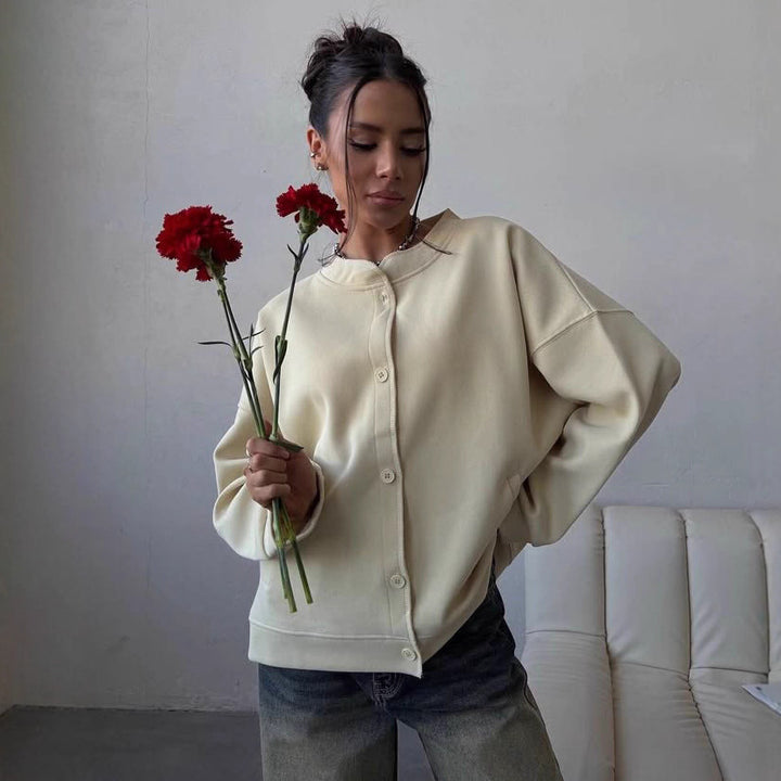 Casual oversized hoodie jacket for women with practical pockets and chic buttoning Style