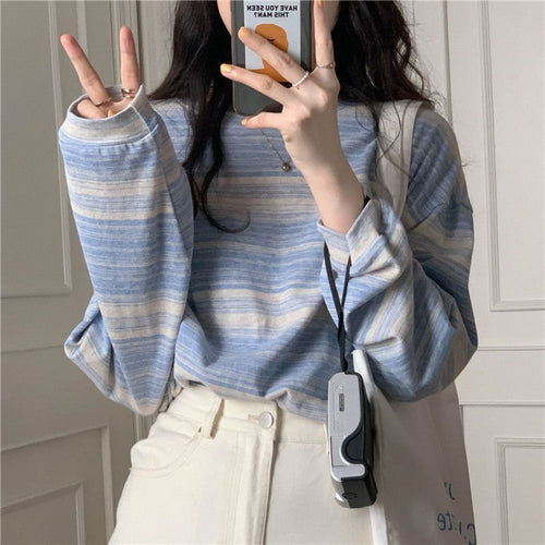 Ladies striped long sleeve shirt with a loose fit and soft materials