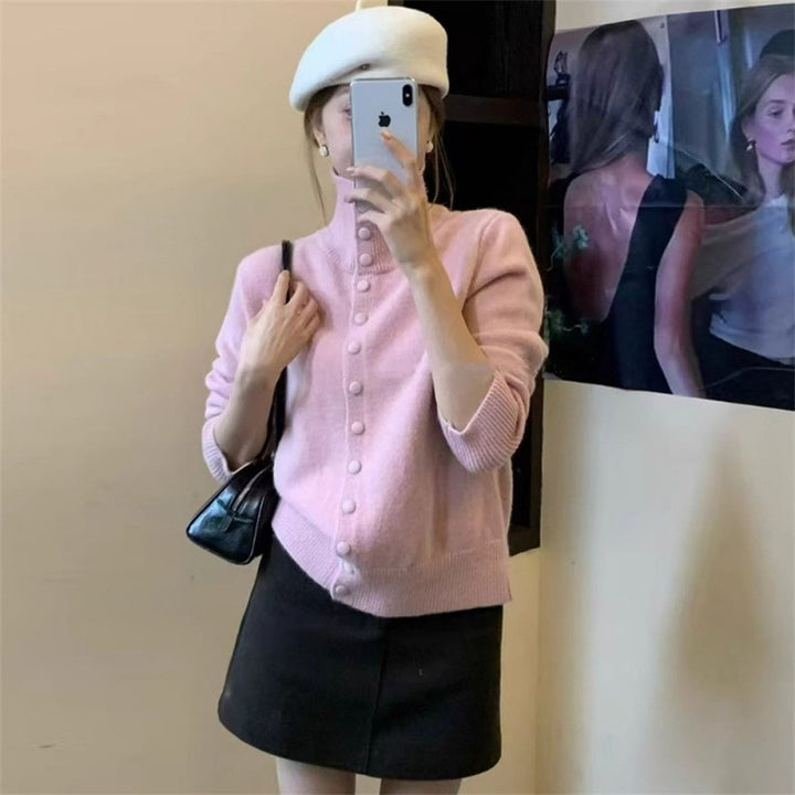 Pull en maille pour femme avec col montant et détail de bouton Chic & Stil