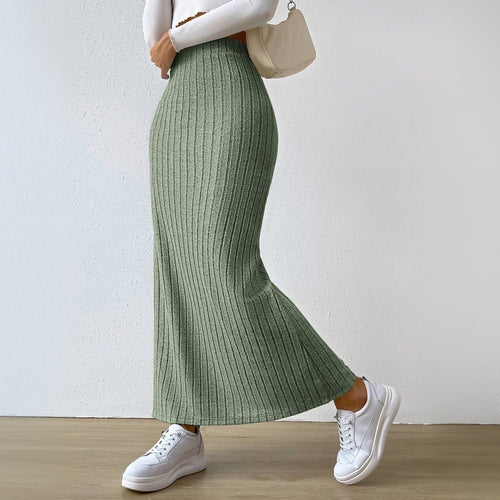 Jupe maxi pour femmes avec un design côtelé élégant et une fente sur le côté Chic & Stil